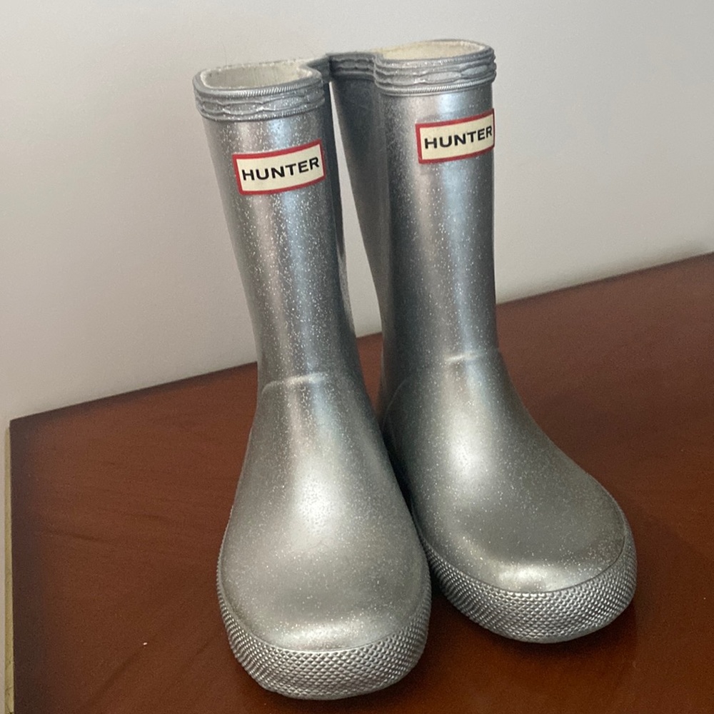 Girls Hunter glitter rain boots like new. Size 10 uk size 9
